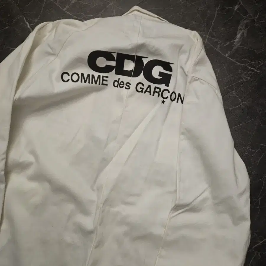 CDG 스태프 코트