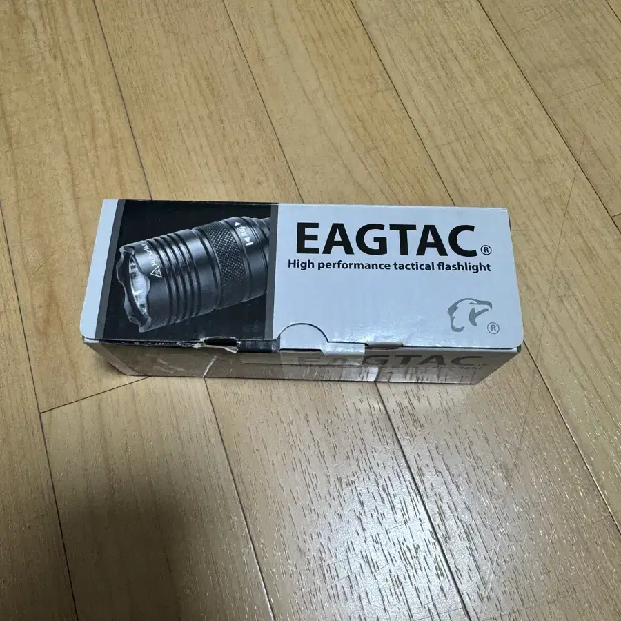 EagTac D25LC2 Color 이글텍 손전등 팝니다.