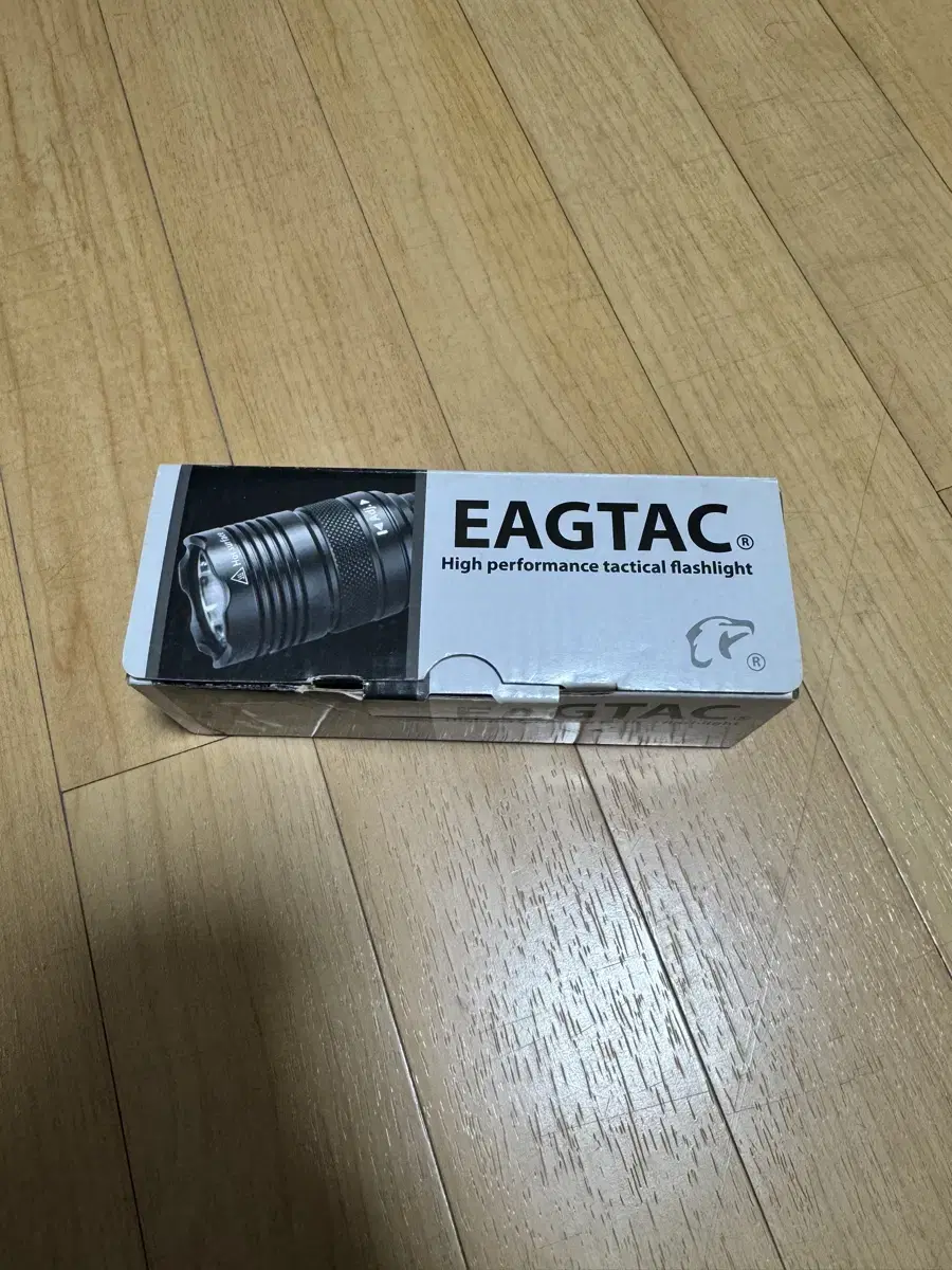 EagTac D25LC2 Color 이글텍 손전등 팝니다.