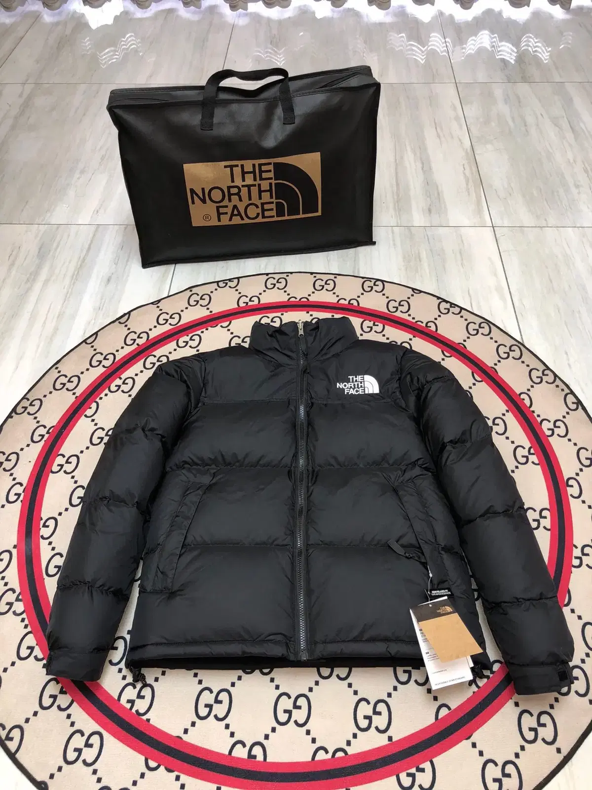 The North Face Men's English logo down jacket padded