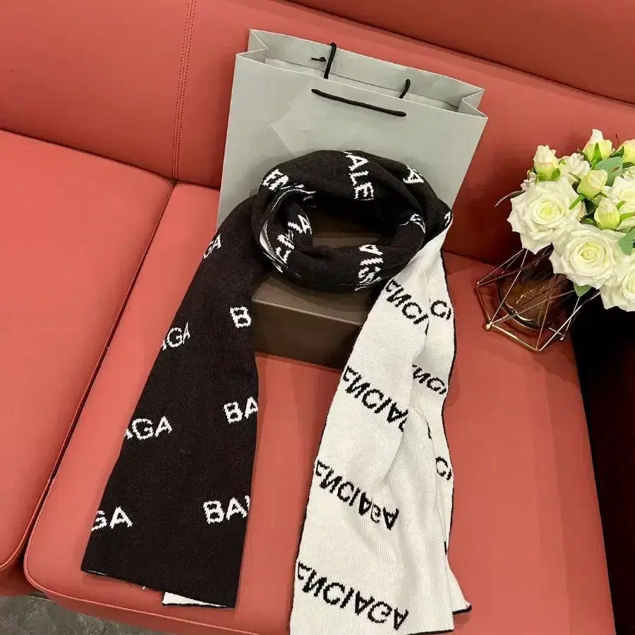 Balenciaga발렌시아가 클래식 스카프