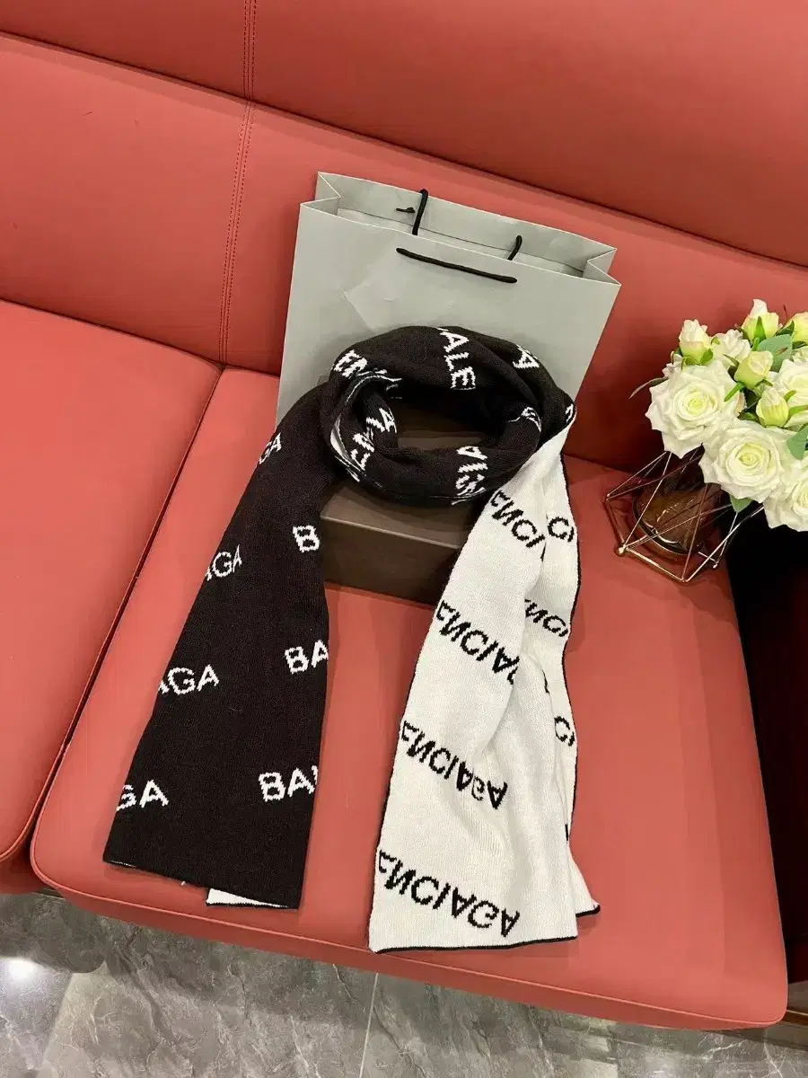 Balenciaga발렌시아가 클래식 스카프