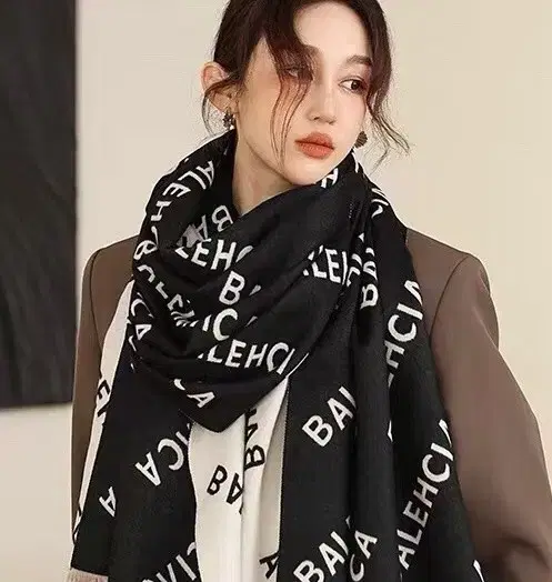 Balenciaga발렌시아가 클래식 스카프