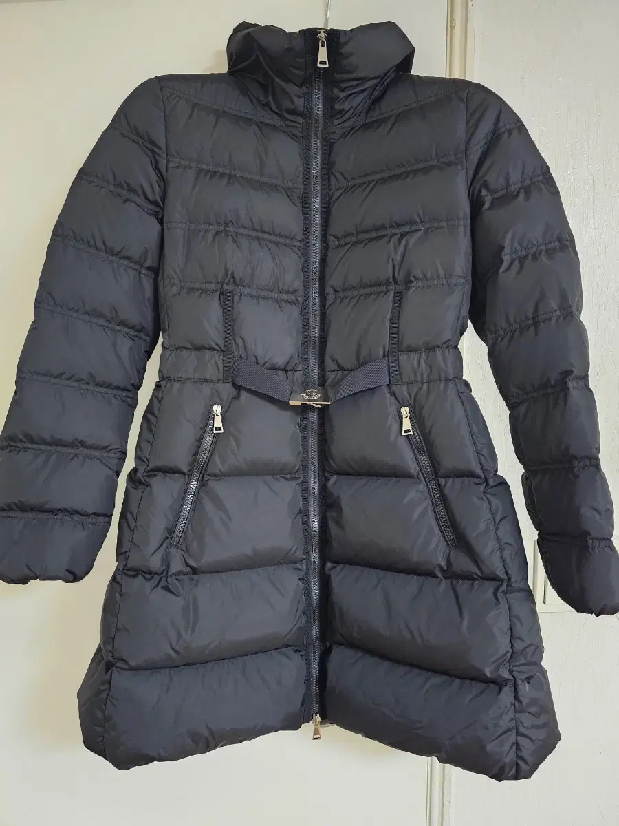 Moncler Aix-en-Terre Black size 3