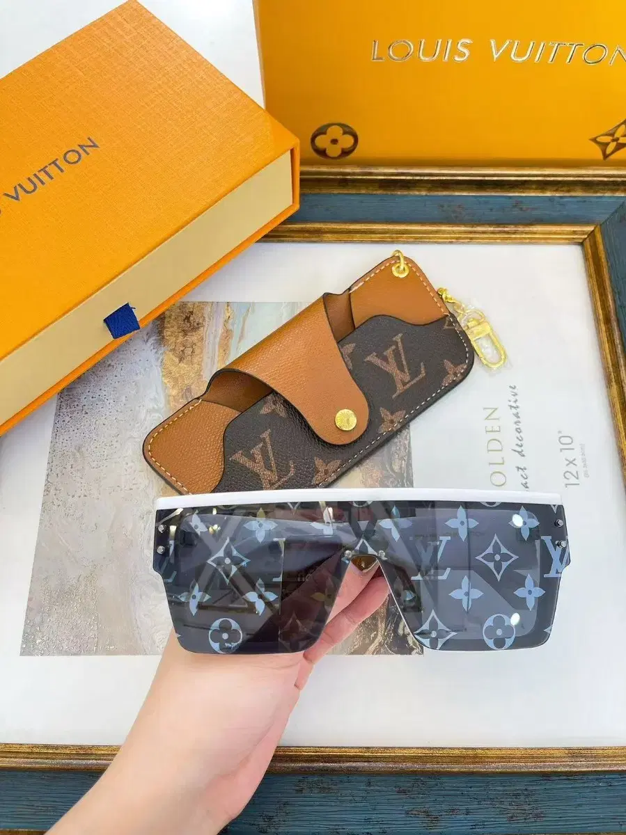 LOUIS VUITTON 루이뷔통 레터링 선글라스