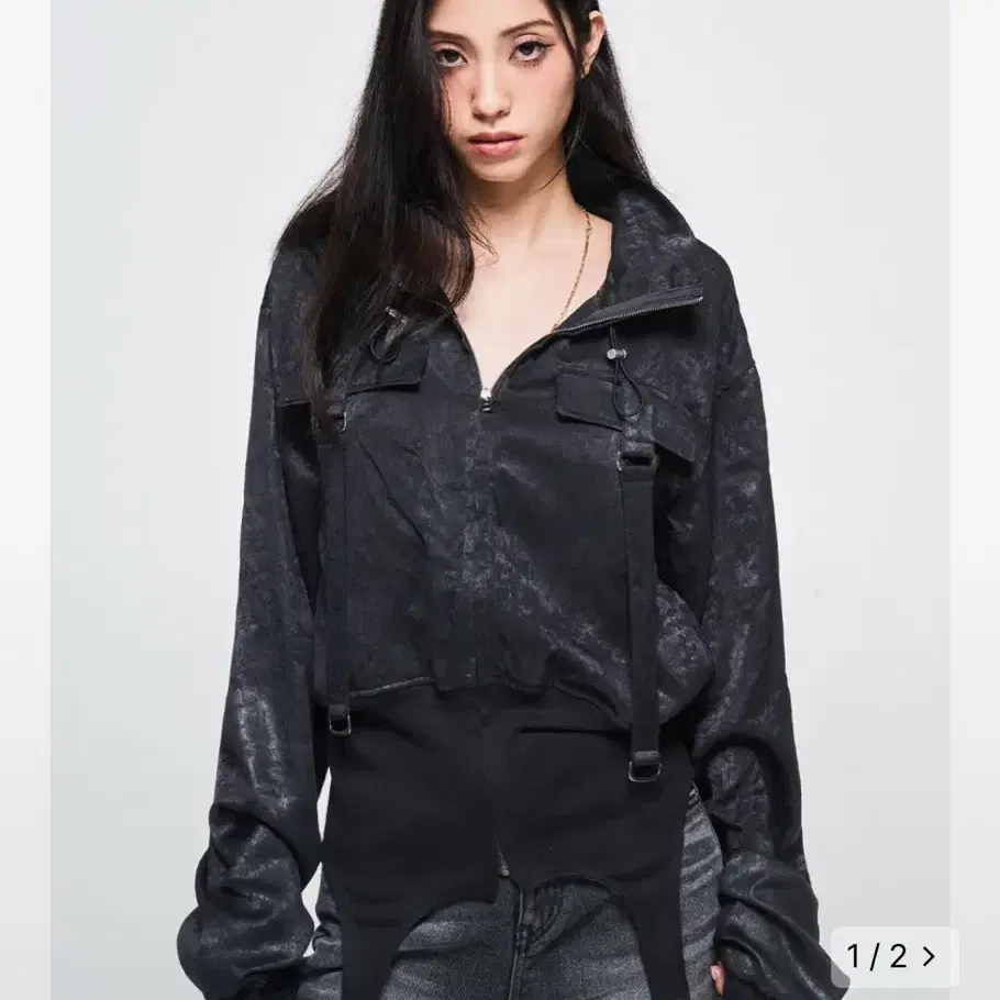 (새상품) Leey GLOSSY BELT HIGH NECK ZIP-UP