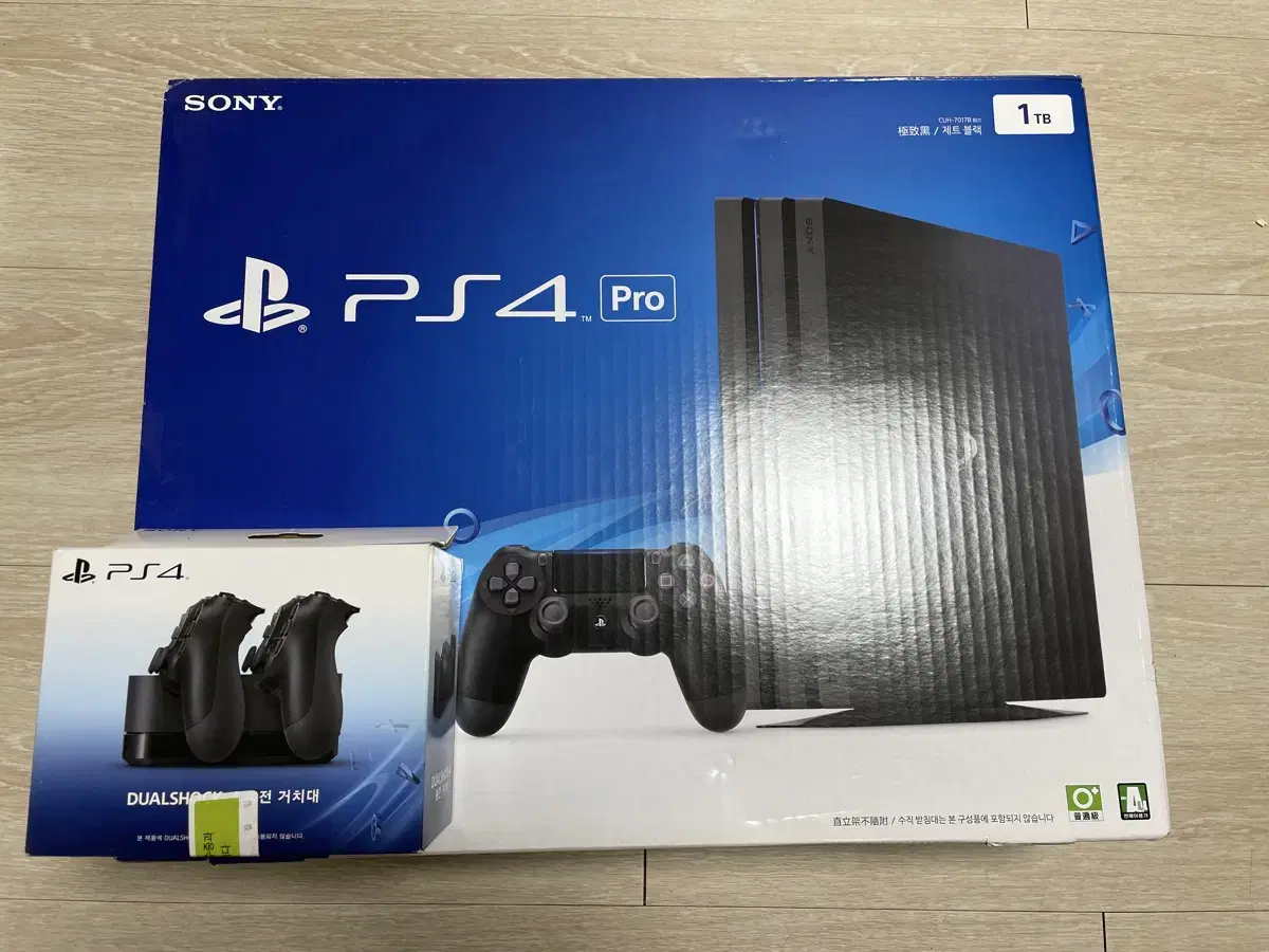 PS4 Pro 풀박스. 타이틀. 악세사리