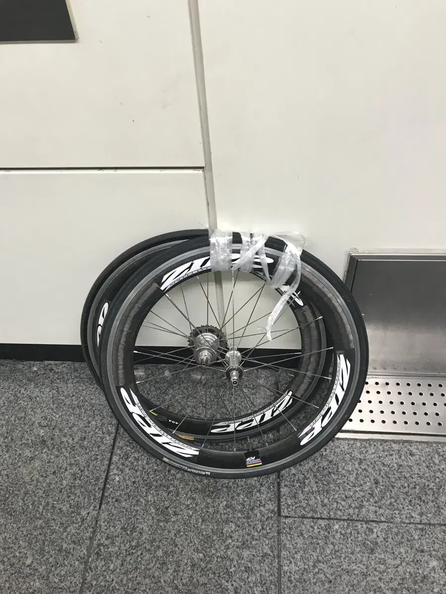 zipp404 알카본 650c 휠셋 판매힙니다.