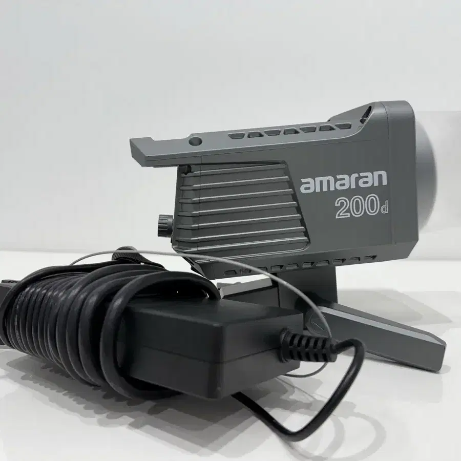 200W지속광 데이라이트 LED조명 판매합니다. amaran 200d