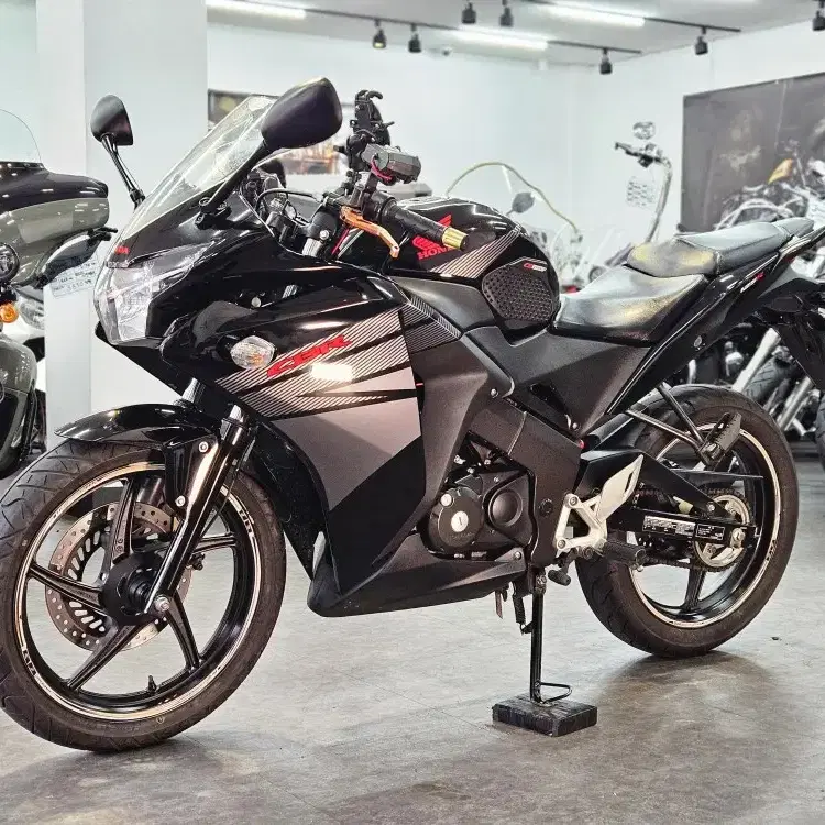 16년 혼다 CBR 125 R / 부산 경남 대구 창원 진주 마산 김해