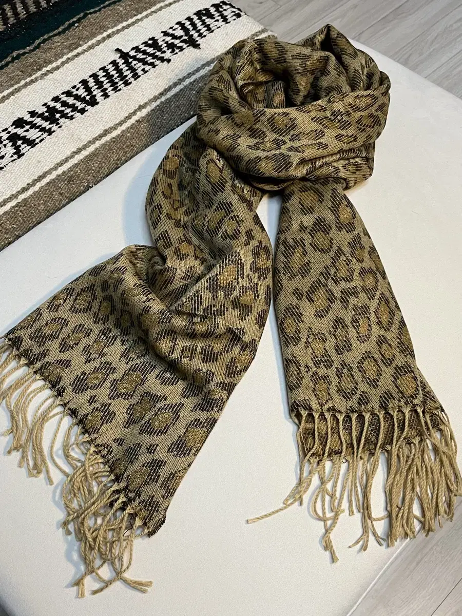 vintage leopard muffler