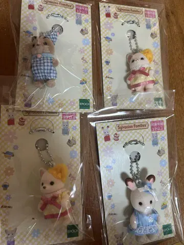 실바니아 키체인 다람쥐 치와와 키체인 두 개