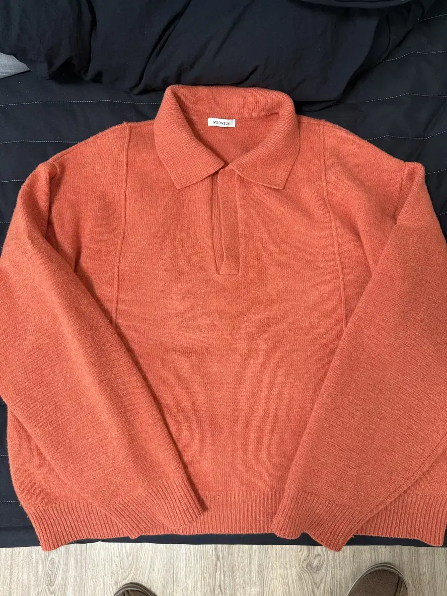 Moonline Lambswool Pintuck kara Knit (worn with crush)