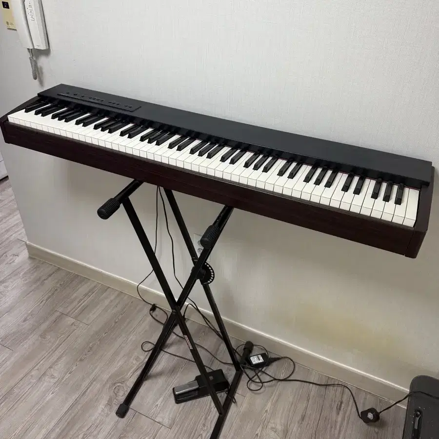 Roland digital piano F-20