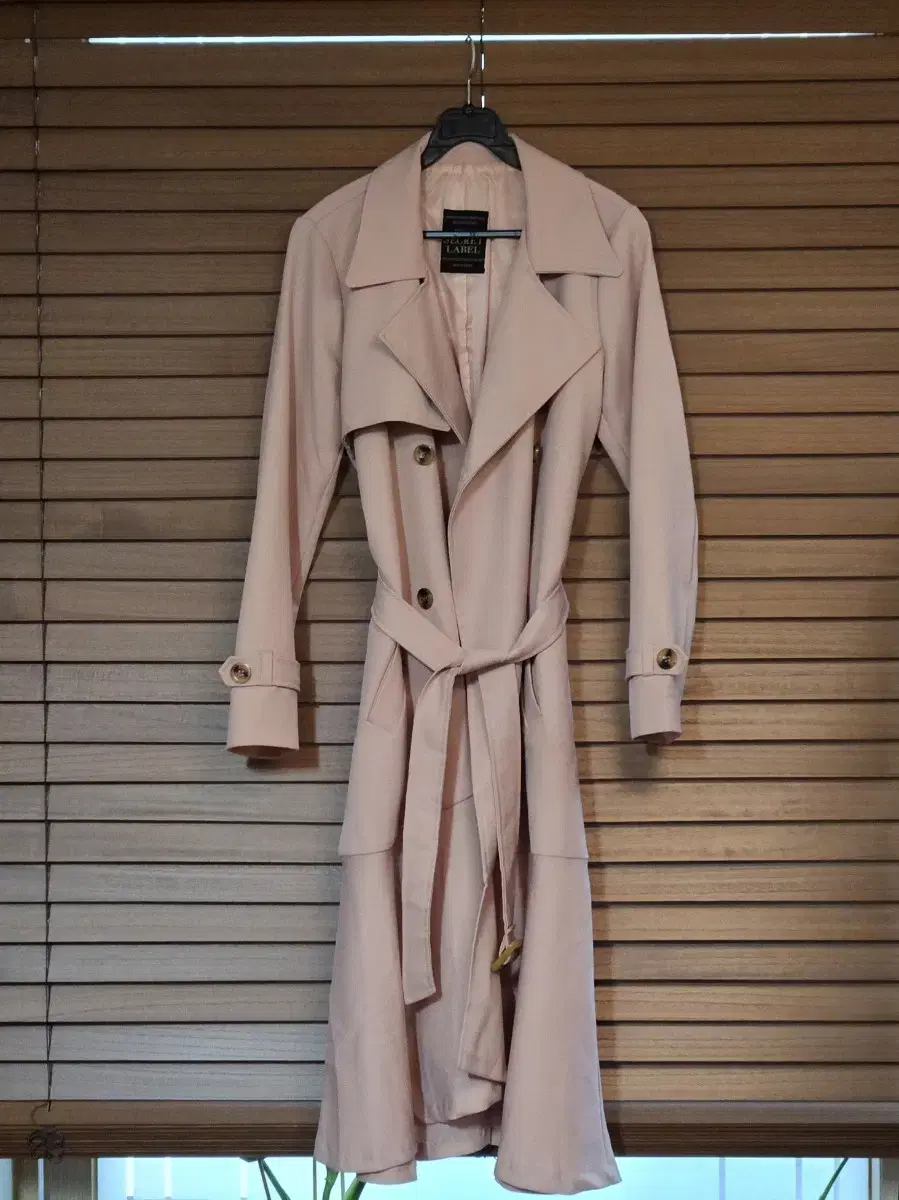 Pink flared mermaid trench coat work look campus look