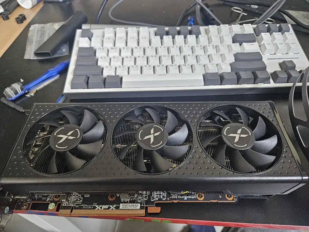 라데온 rx 6600xt xfx 그래픽카드 팝니다.