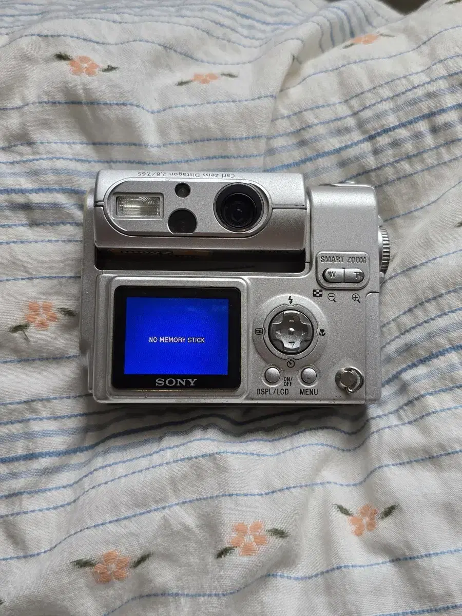 Sony dsc-f77a