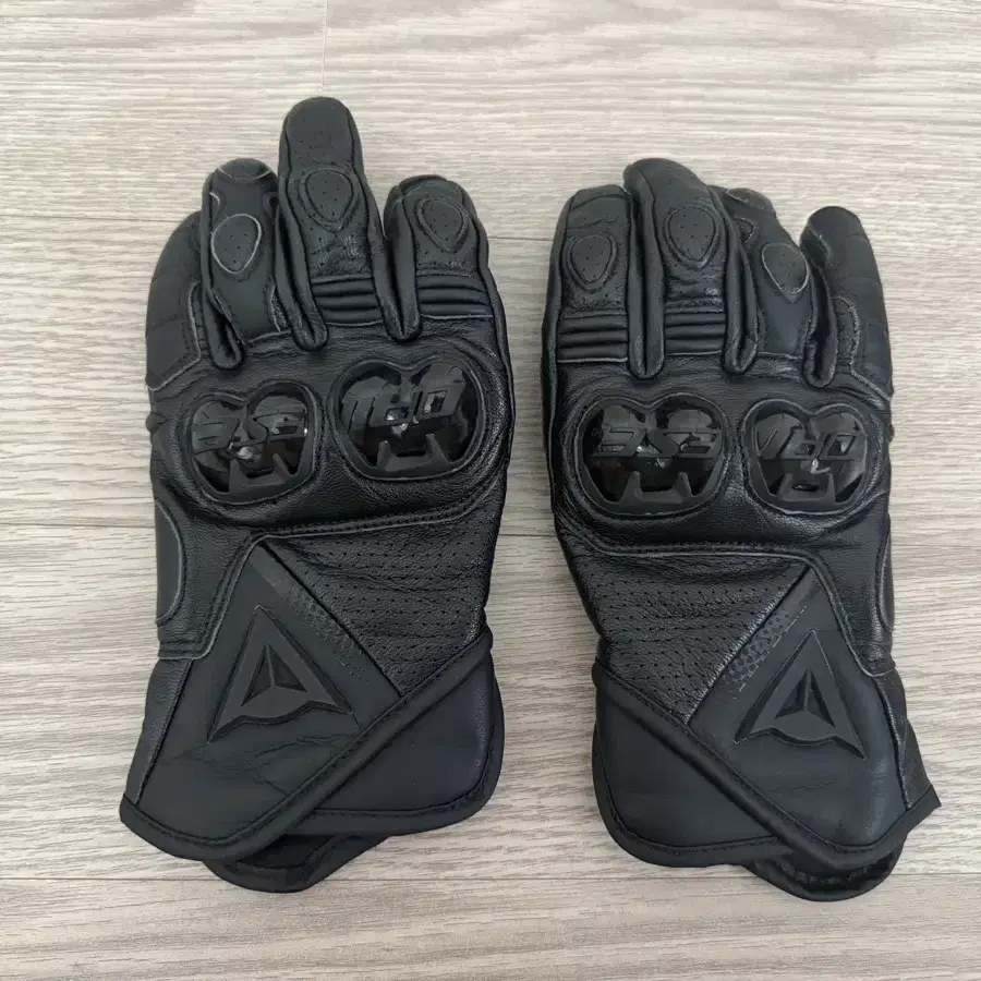 다이네즈 여성장갑 LEATHER GLOVES