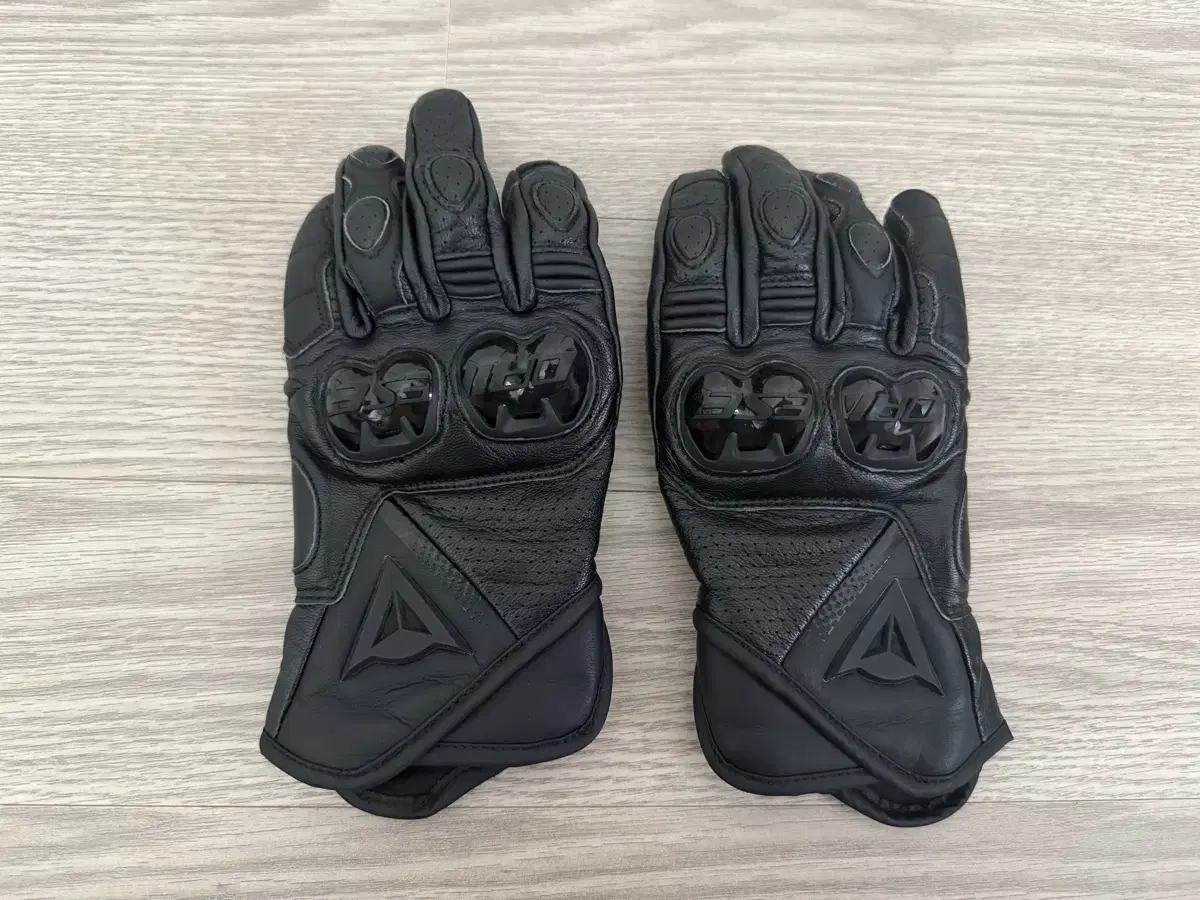 다이네즈 여성장갑 LEATHER GLOVES