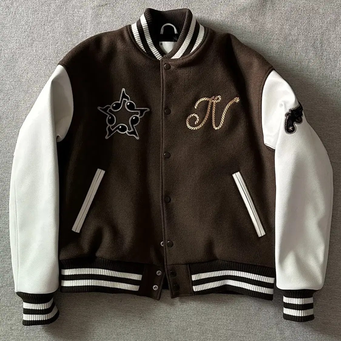 넥스트도어립스) VARSITY JACKET KHAKI BR