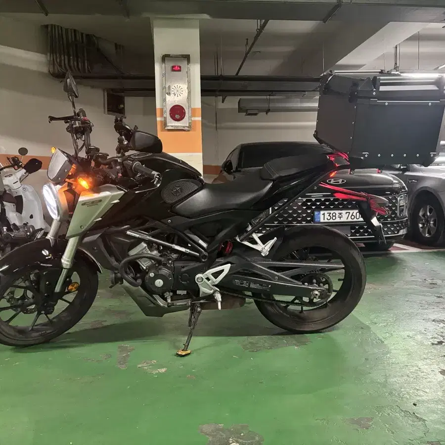 혼다 cb125r S급 적은 키로수 판매 (18년식)