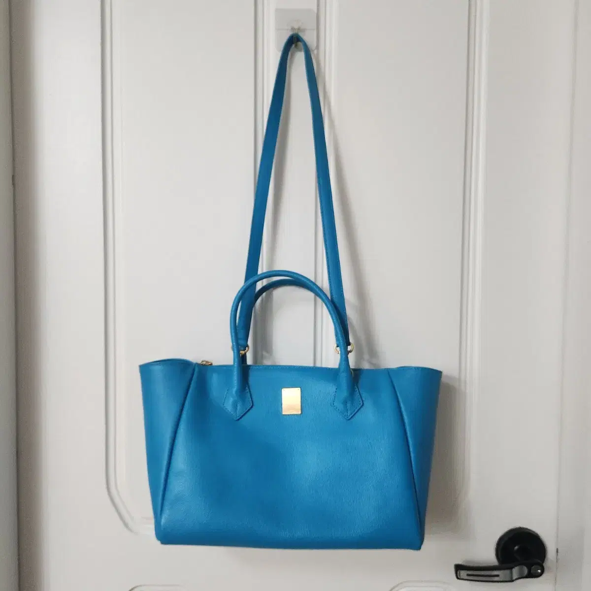 couronne.couronne.women's.bag.dot.tote.crossbody.sky.bloo.bag.leather