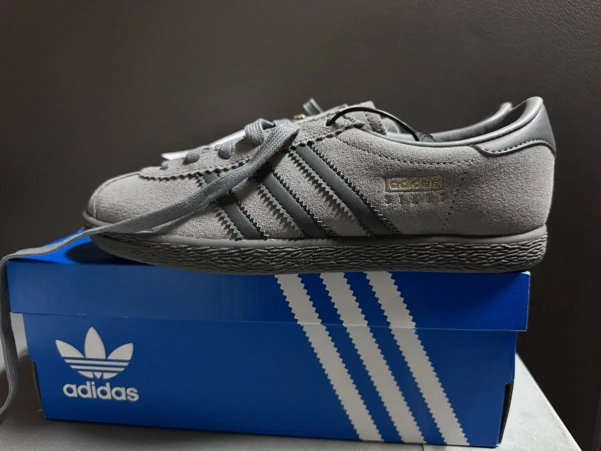 아디다스 슈타트 그레이 size-230 (Adidas Stadt Grey