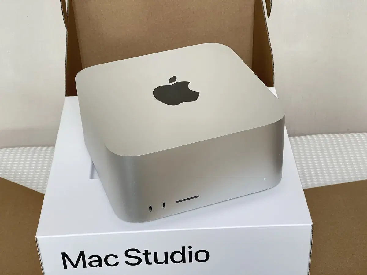 M1 맥스튜디오 울트라 Mac Studio Ultra 기본형 팝니다.