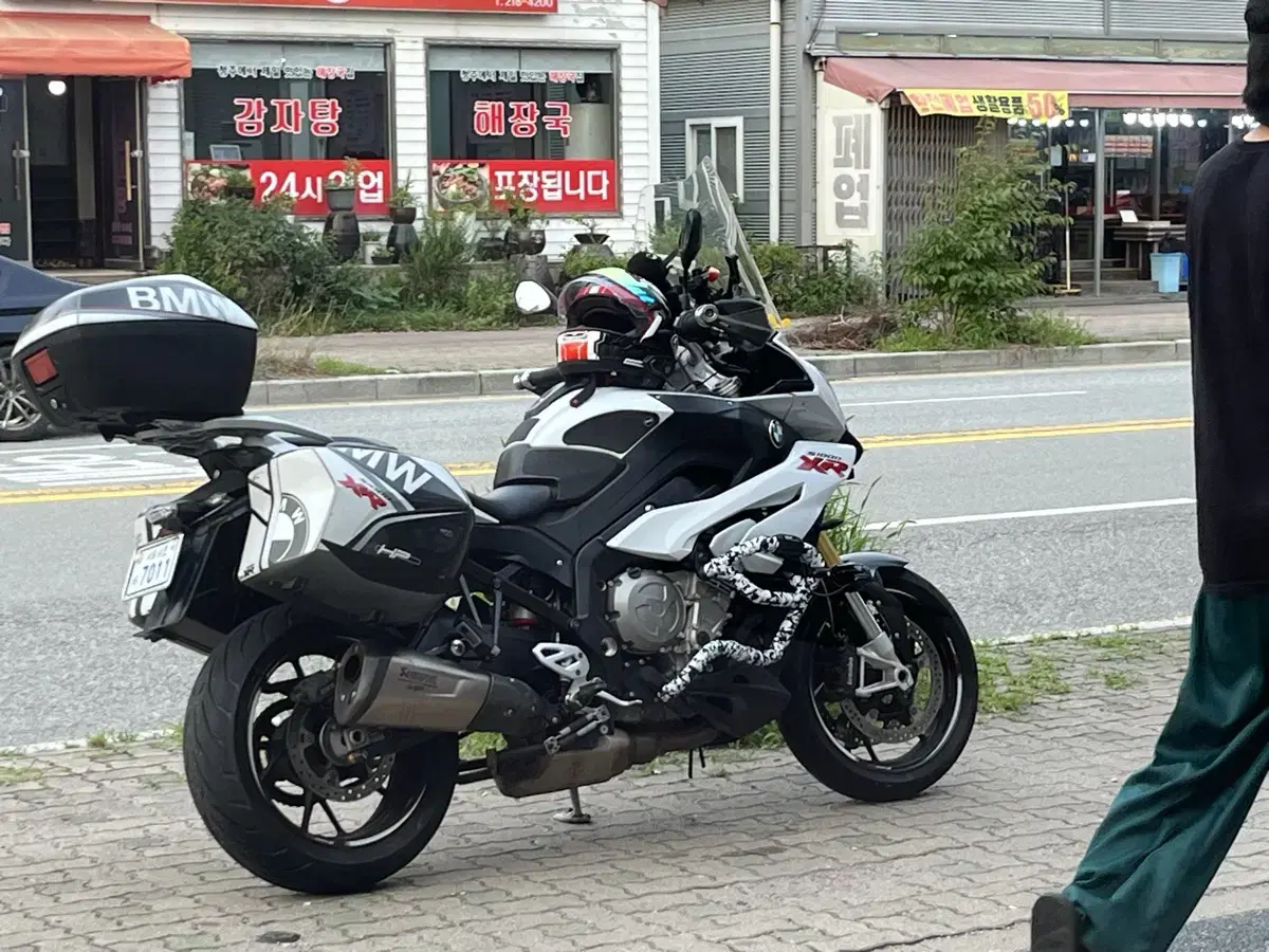 BMW S1000xr 16년식 49000키로 판매합니다