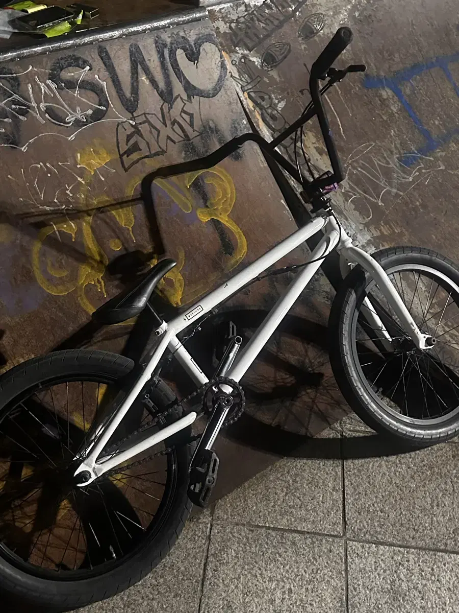 위더피플 버서스 BMX 판매