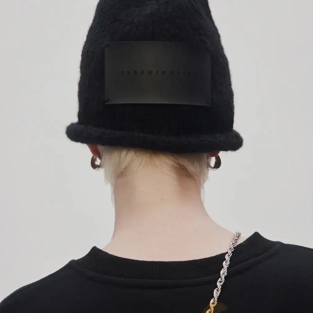 트리밍버드 비니 Rolled-up Leather Patch Beanie