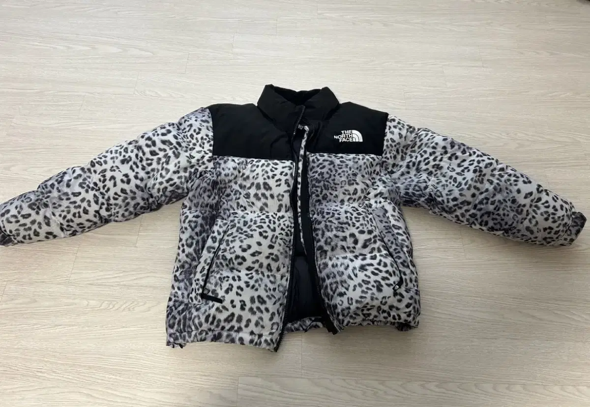 The North Face White Velvet Novelty Knopsie Leopard Padded Unisex 95