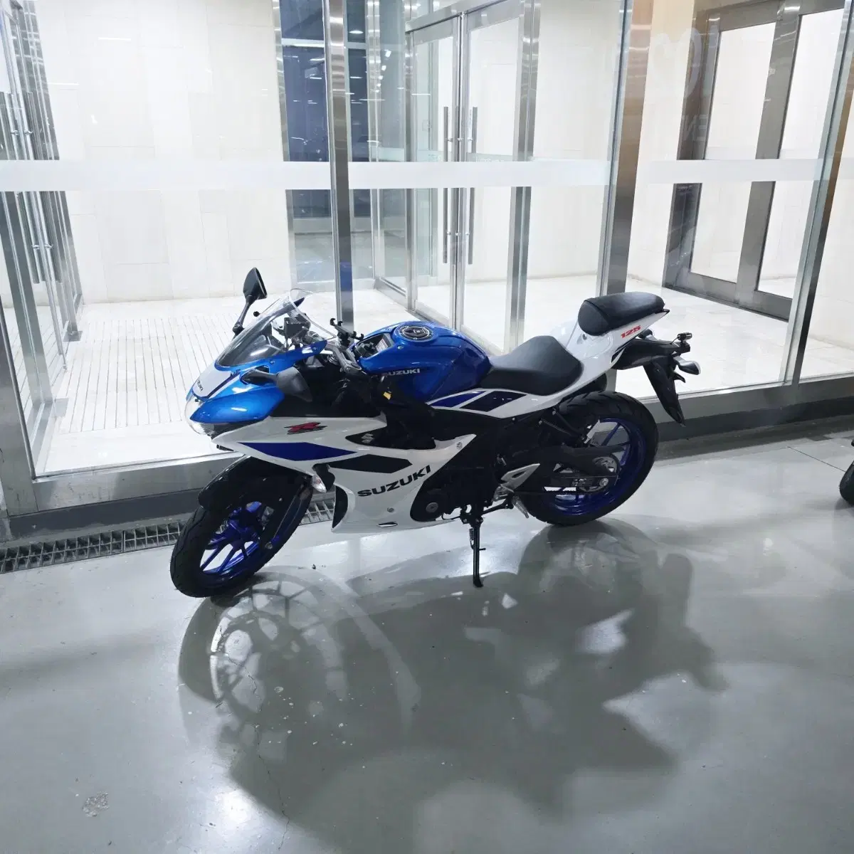 Gsx-R125 판매 또는 배달 스쿠터 대차 받아요.