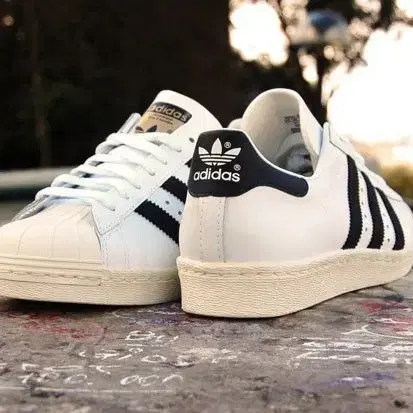 240 ) ADIDAS (아디다스) 여성 슈퍼스타 80s 운동화