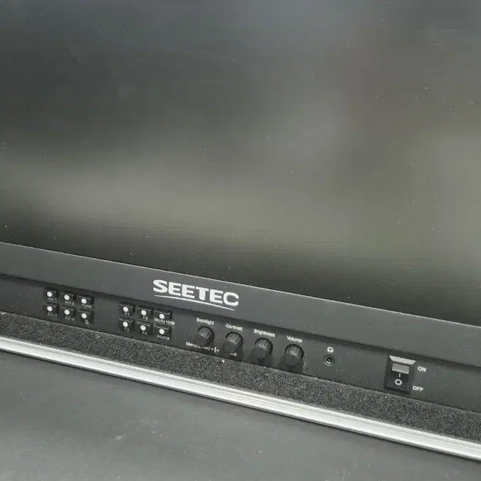 카메라 프리뷰 모니터(15.6인치) SEETEC ATEM156S-CO