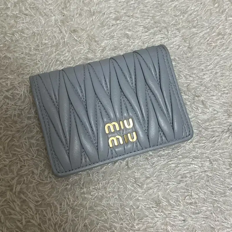 (급처)미우미우 마테라쎄 카드지갑