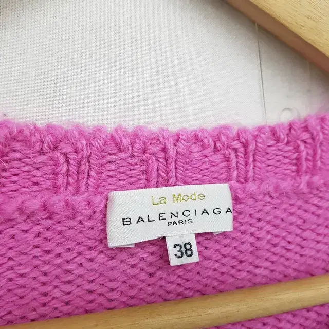 BALENCIAGA 발렌시아가 알파카 울 크롭 스웨터 핑크