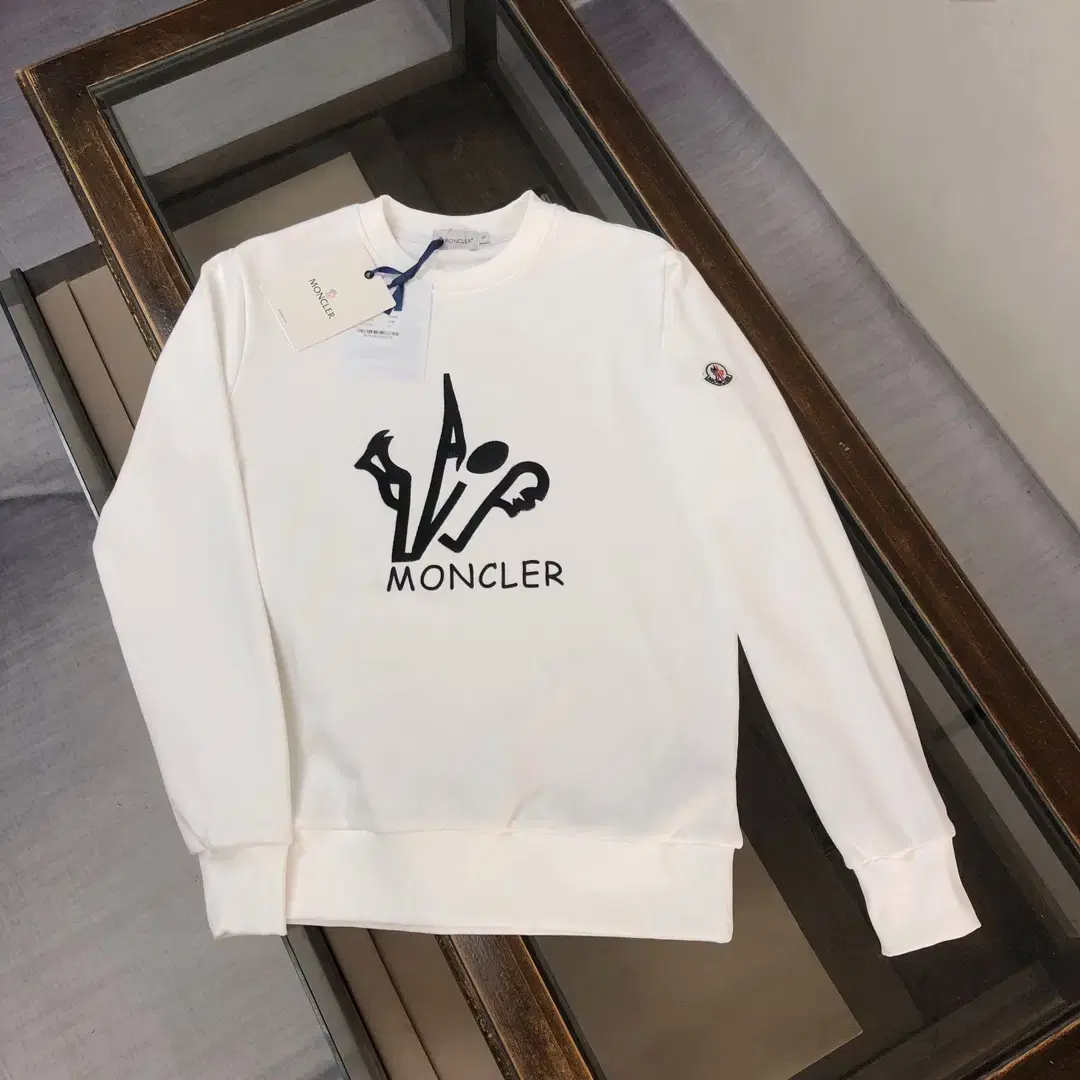 Moncler Men's gaeul Winter English logo white knit top