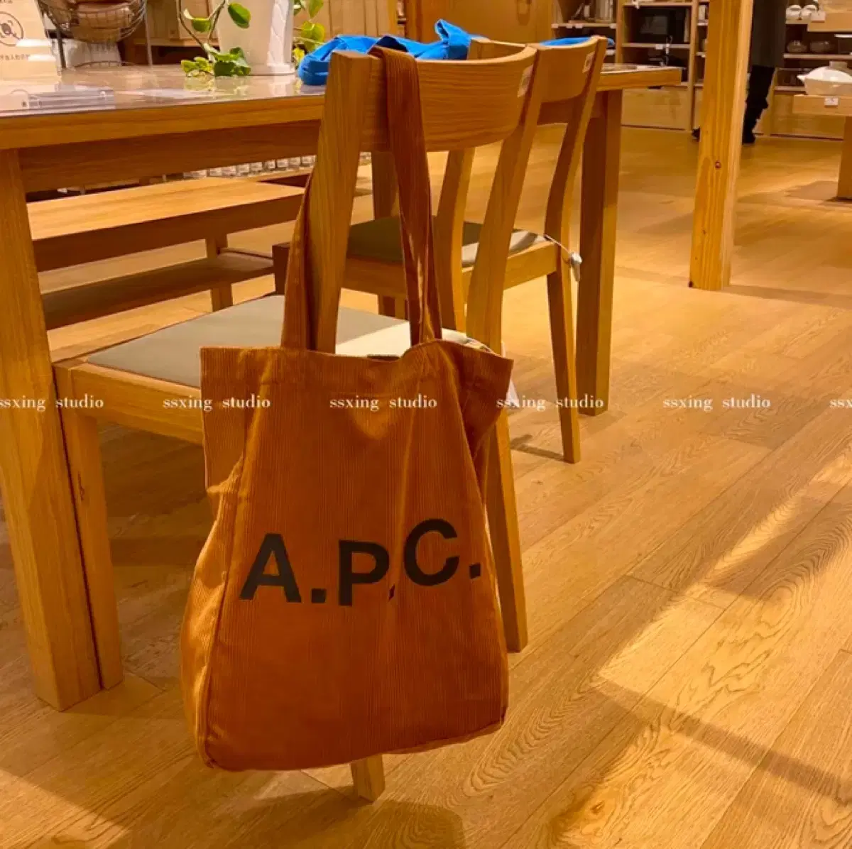 아페쎄 코듀로이 에코백 APC 새제품