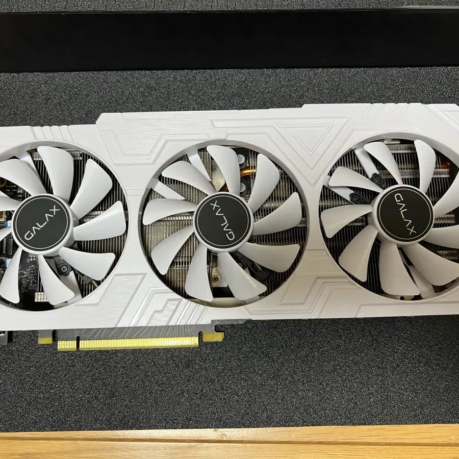 갤럭시 rtx 2080super ex gamer white