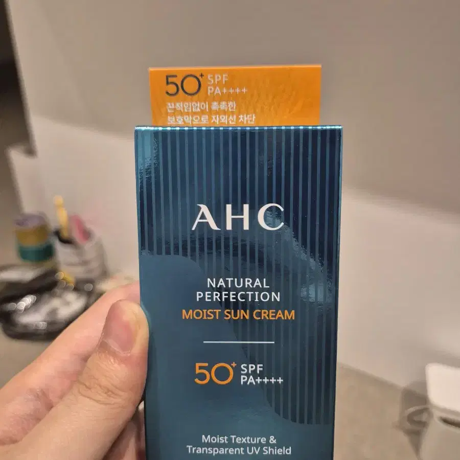 AHC 내추럴 퍼펙션 모이스트 선 크림 50ml