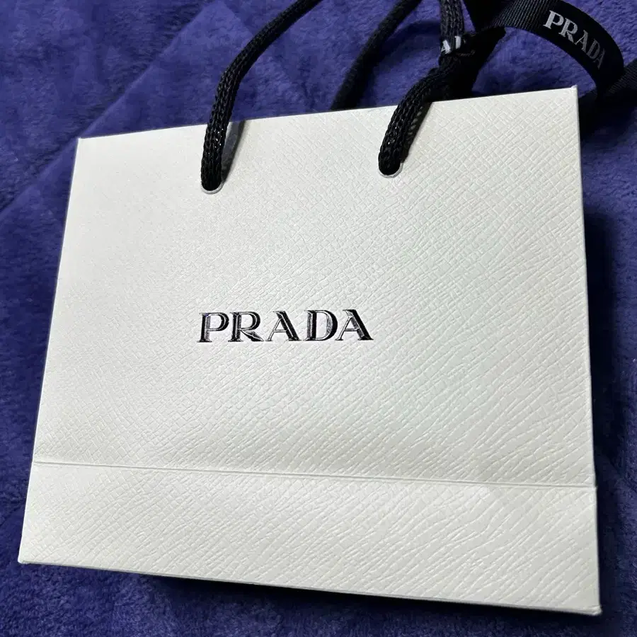 프라다 PRADA 쇼핑백 판매합니다.