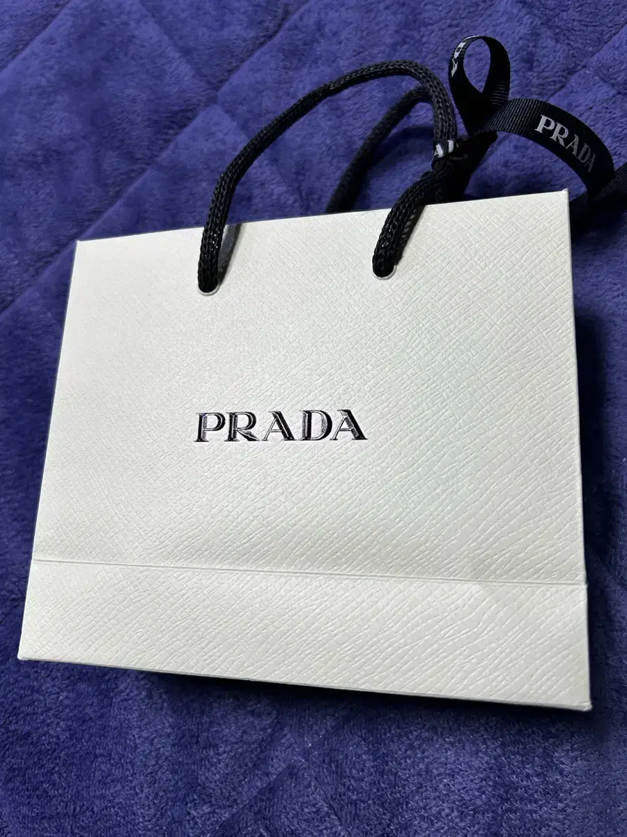 프라다 PRADA 쇼핑백 판매합니다.