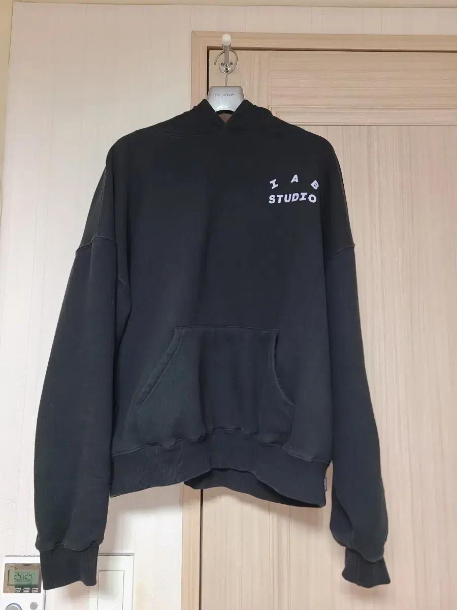 [L] Ai App Studio Hood Black