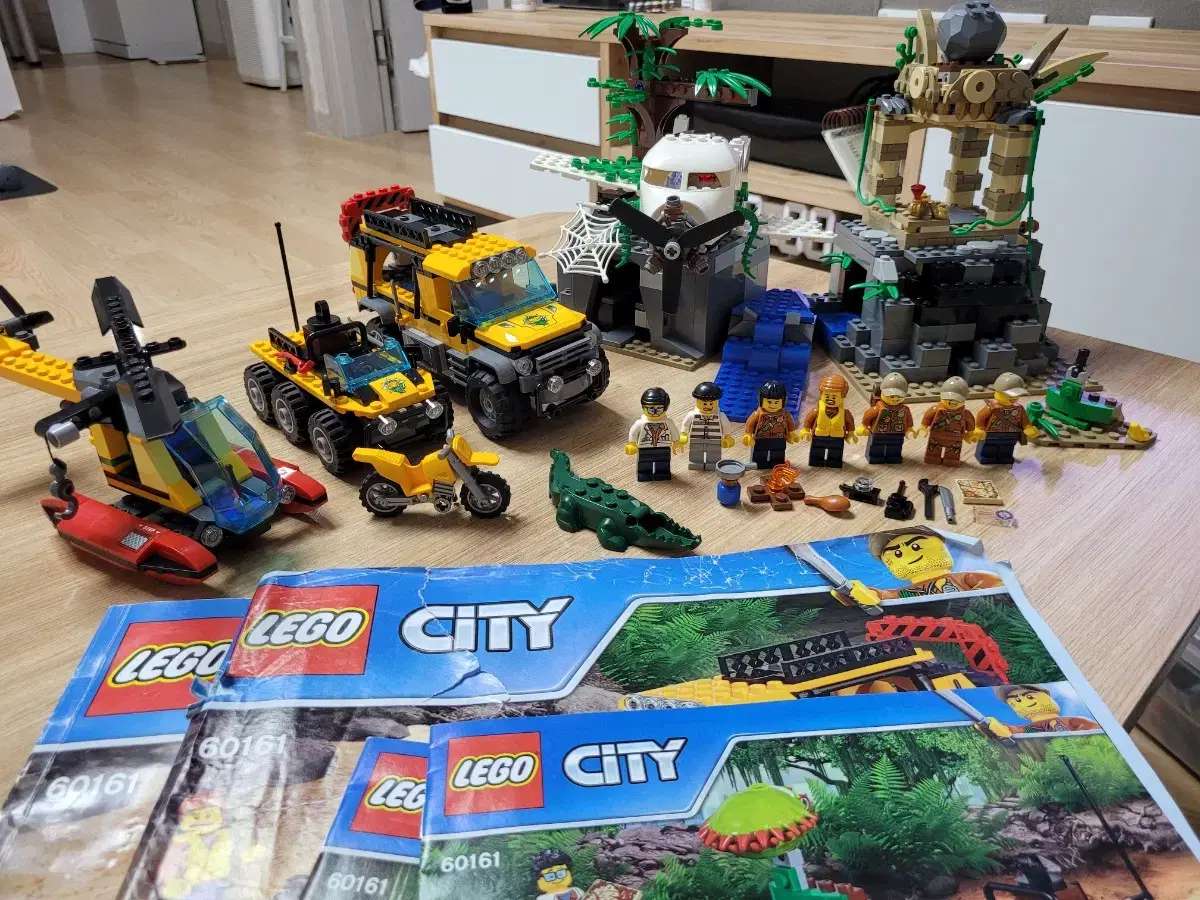 (Sold) LEGO 60161 City Jungle Exploration Base for sale.