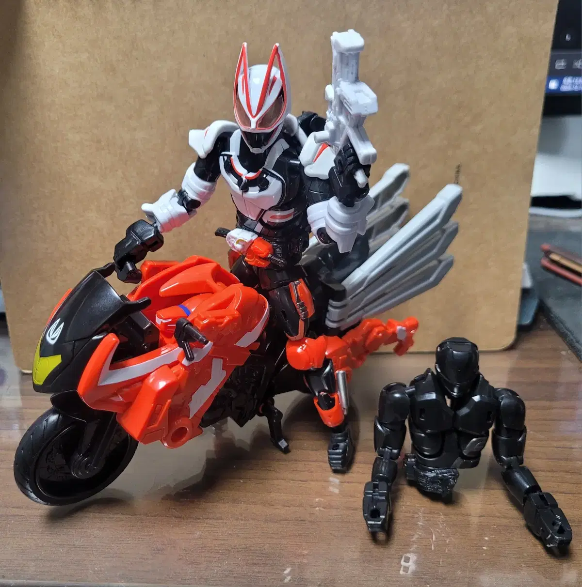 Kamen Rider Kitsu Revolve Change Figures (RCF) Boost Magnum, Boost Striker