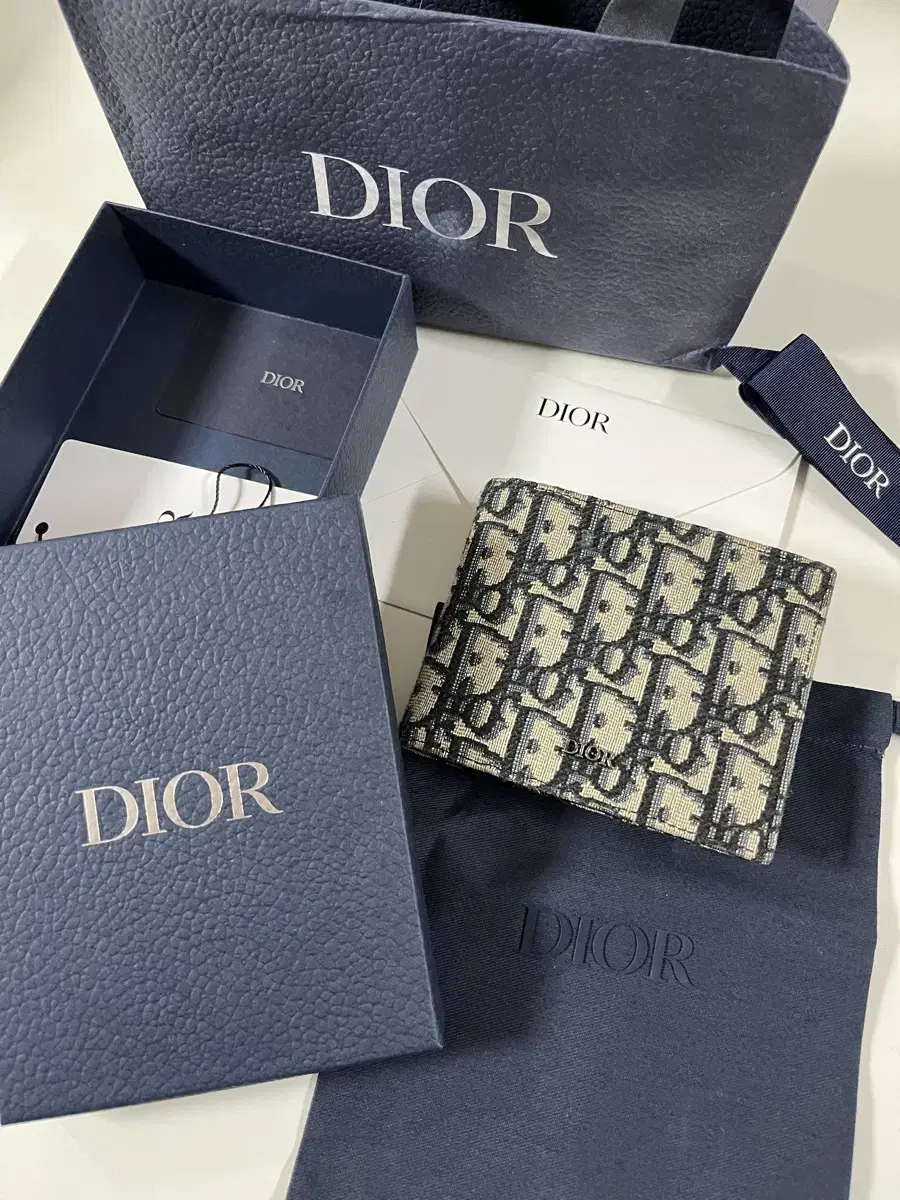 디올 반지갑 wallet beige and Black Dior Obliq