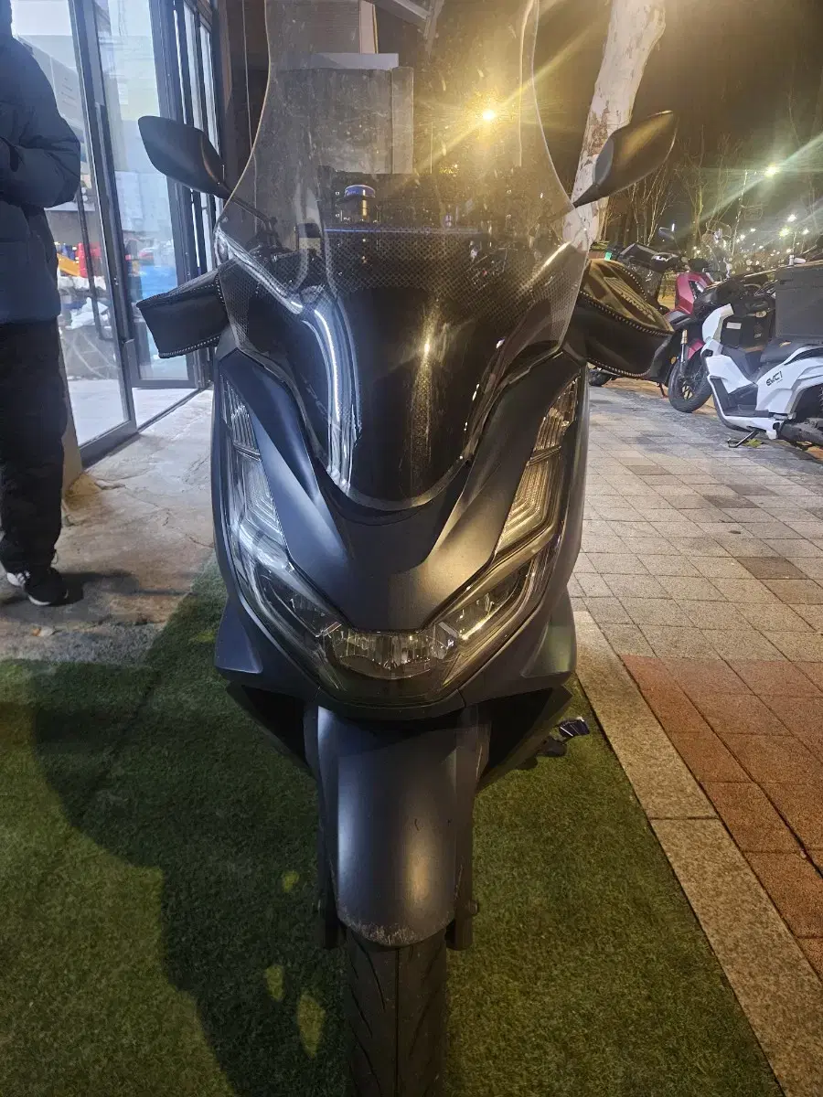 Pcx 24년식 블루 팝니다.