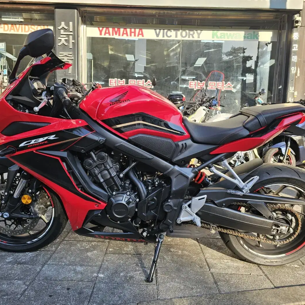 혼다 CBR650R 민트급매물 / 23년식 / 8천키로