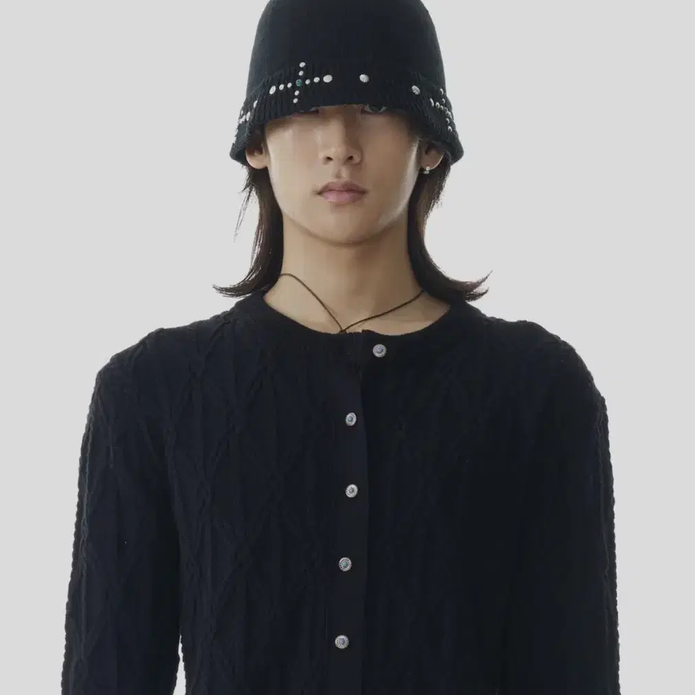 아캄 Multi Studded Knit Bucket Hat (Cross)